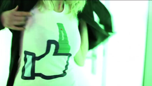 Artikelbild für: Live ist dann doch was anderes: Heineken umarmt seine Fans für eine Million „Likes“ auf Facebook