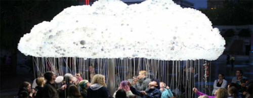 Artikelbild für: Cloud: interaktive Installation aus 6000 Glühbirnen