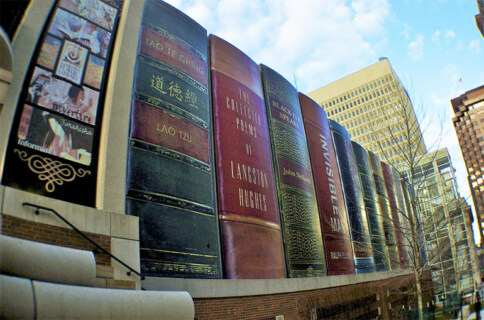Artikelbild für: Sprechende Architektur: Bücherfassade der Bücherei in Kansas City – „Community Bookshelf“