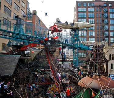Artikelbild für: Unglaubliche Spiel- & Fantasiewelt, erbaut von Künstlern aus recycleten Materialien –  City Museum in St. Louis