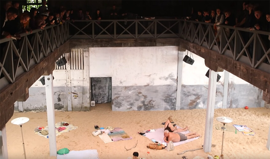 Artikelbild für: Opern-Performance „Sun & Sea (Marina)“ auf der Biennale in Venedig 2019