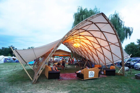 Artikelbild für: Raumdesign aus Schnürsenkeln: Shopdesign von Marko Brajovic für „Camper Together“