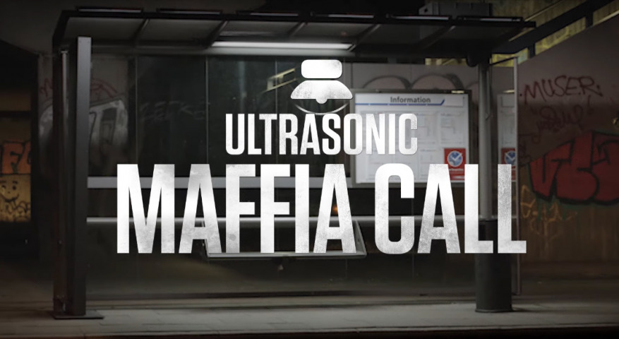 Vorschaubild der Promotion "Ultrasonic Maffia Call" an einer Bushaltestelle