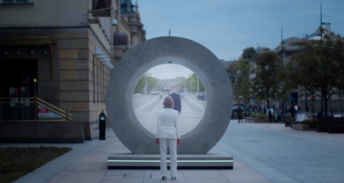 Artikelbild für: Futuristische Portale verbinden Vilnius und Lublin: Straßeninstallation „PORTAL“