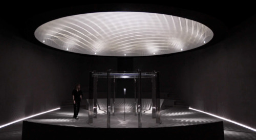 Artikelbild für: Eine überdimensionale Kugelbahn: Kinetische Installation „Distance“ von Jeppe Hein