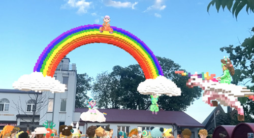 AR-Regenbogen mit LGBTQ Avataren bei der virtuellen Protest-Kampagne in Polen