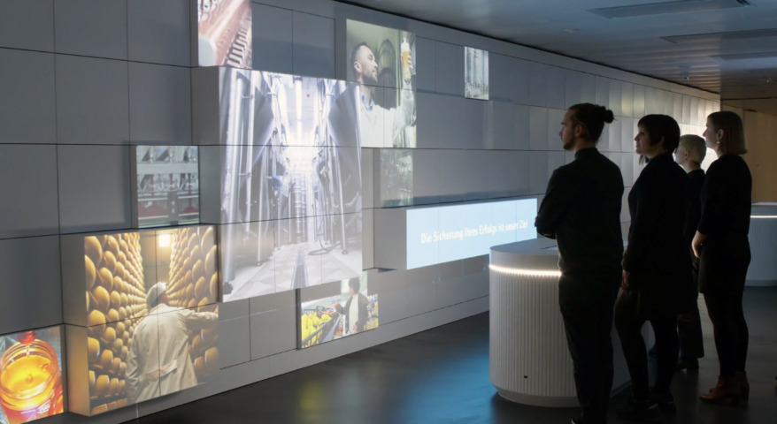 Artikelbild für: Minimalistisches Video Mapping: Projektion & Sound Design unter dem Basler Münster