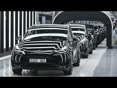 Tesla-Fabrik in Grünheide rollt an